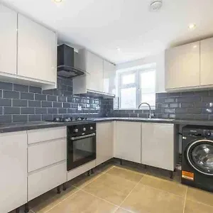 30a Mortlake Holiday home London