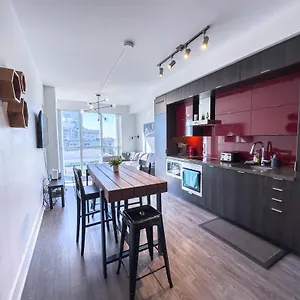 Luxurious 2 Beds Near Cn Tower Scotia Arena Rogers Centre & Free Parking Apartment Toronto